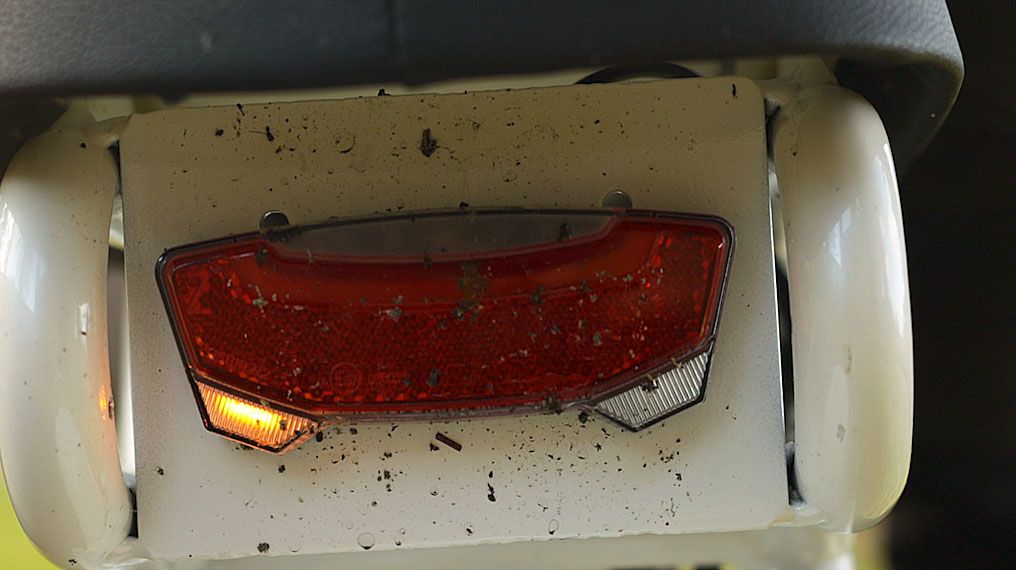 rear light with turn signals on the addmotor m66 r7