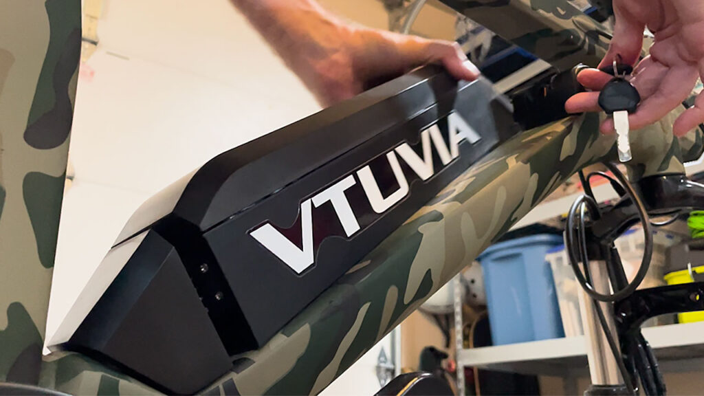 Removing the battery on the Vtuvia SN100 fat tire ebike.