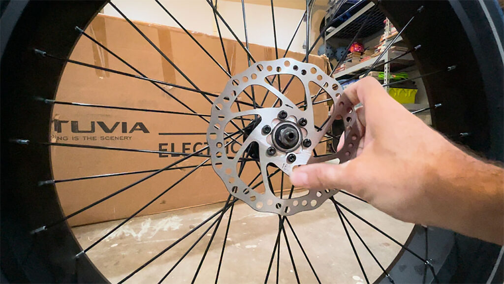 160mm brake rotor on the Vtuvia SN100 electric bike.